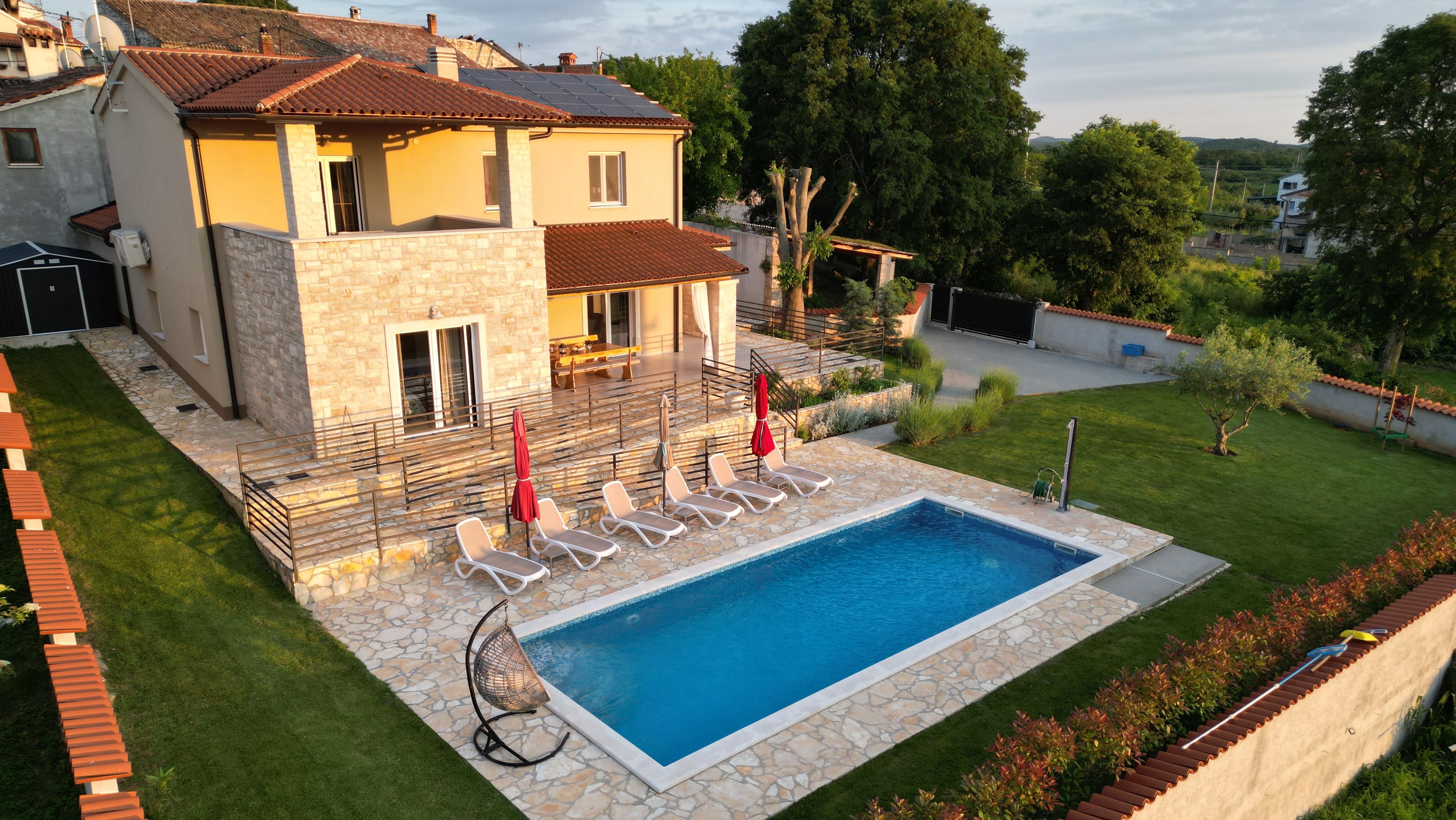 Villa Bellavista, terasa i privatni bazen u zelenom dvorištu